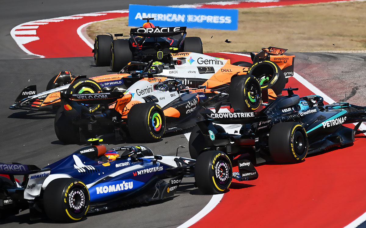2025年F1美国大奖赛冲刺赛，诺里斯与皮亚斯特里的迈凯伦双车在1号弯相撞