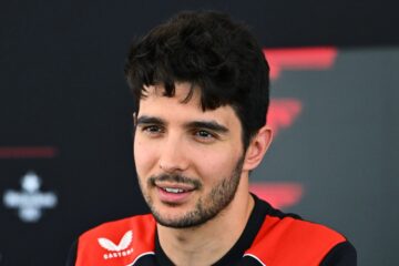 奥康在2026年于马来西亚举行的F1巴林大奖赛媒体日接受采访