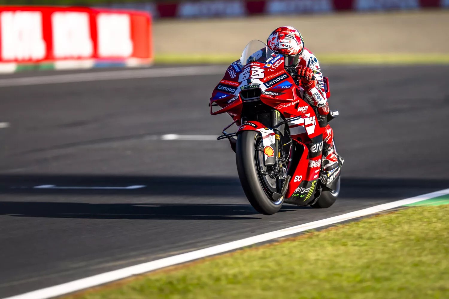 巴尼亚亚驾驶63号杜卡迪赛车参加2026年MotoGP日本站周五练习