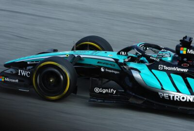 拉塞尔驾驶63号梅赛德斯赛车参加2026年雪邦周五练习