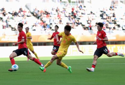 中国男足亚运队在9月30日对阵韩国队的半决赛资料图