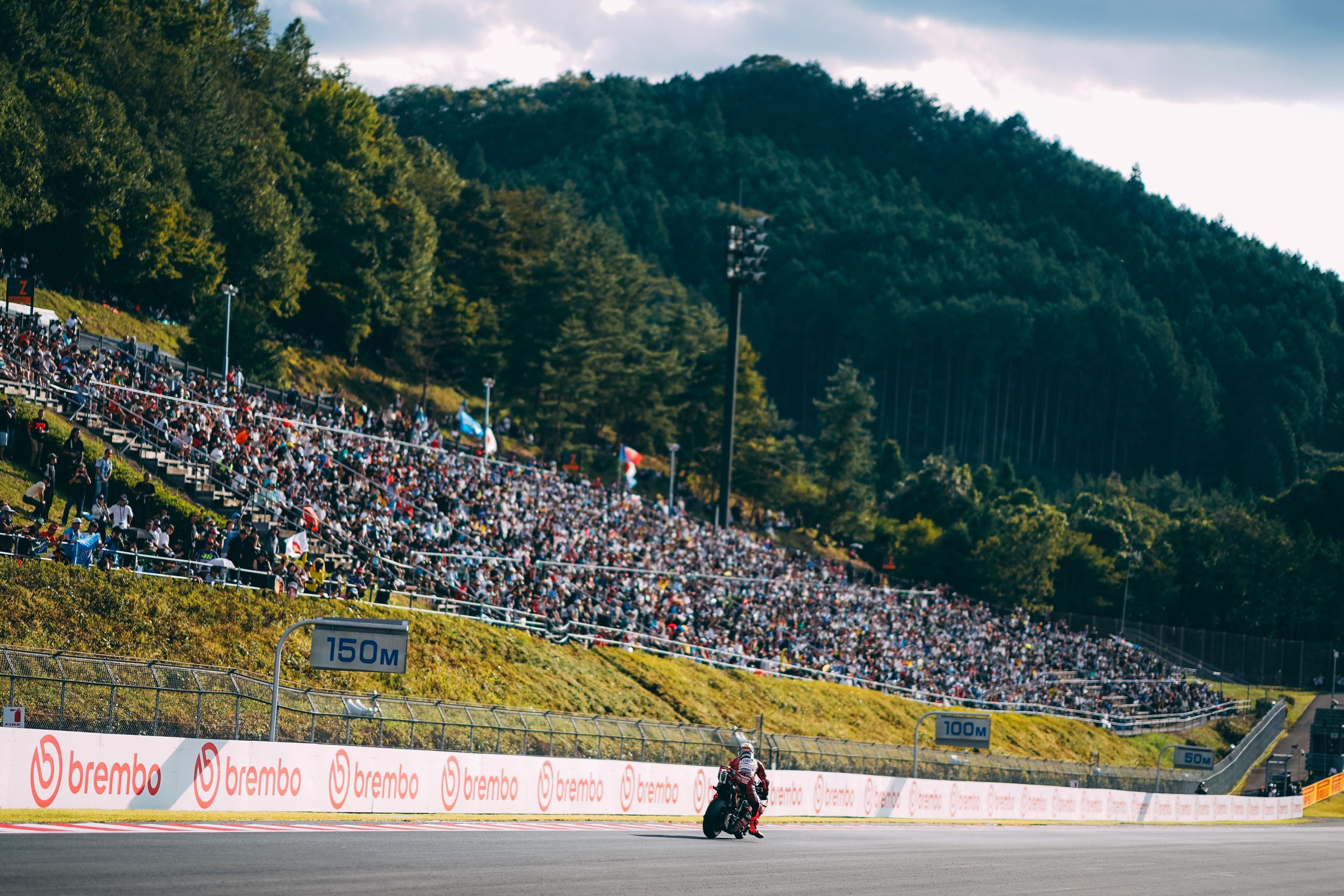 10月4日，日本茂木赛道的MotoGP正赛现场。