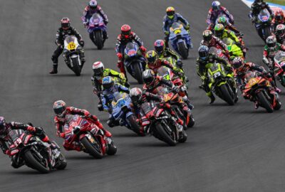 2026年日本大奖赛MotoGP赛车争夺画面，2027赛制公告采用的资料图。
