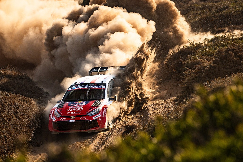 2026年10月4日撒丁岛站，奥吉尔与朗代斯驾驶1号丰田GR Yaris Rally1。