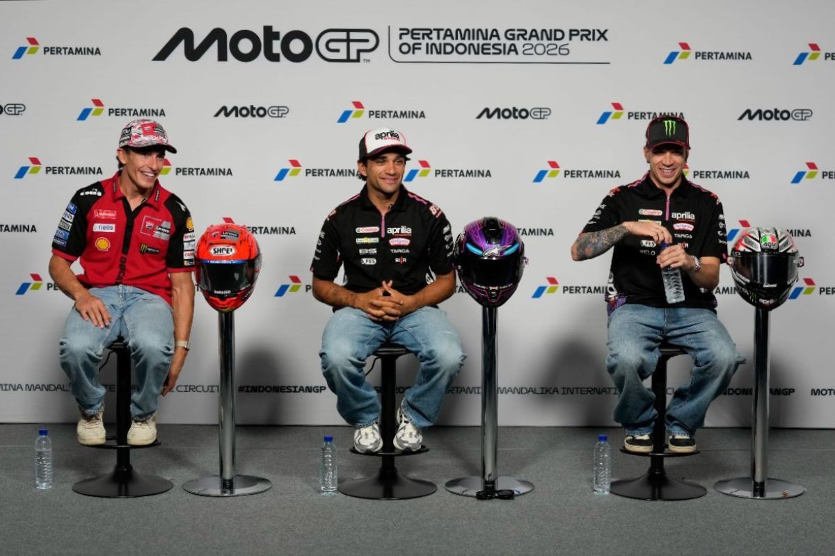 2026年10月8日MotoGP印尼站媒体日，马克·马奎斯、豪尔赫·马丁与马可·贝泽奇出席发布会。