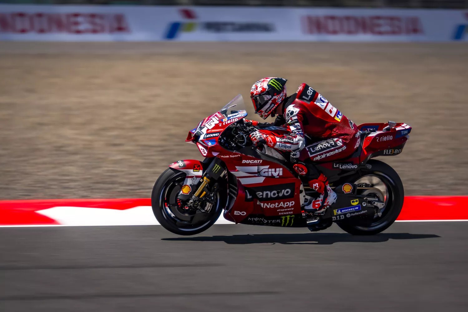 2026年10月9日MotoGP印尼站周五,弗朗切斯科·巴尼亚亚驾驶63号杜卡迪赛车。