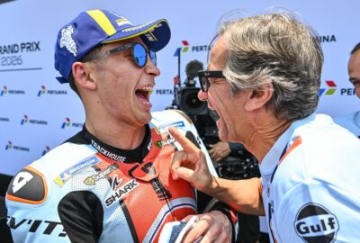 2026年10月10日，劳尔·费尔南德斯在MotoGP印尼站排位赛后庆祝个人首个杆位。