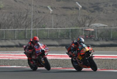 2026年MotoGP印尼大奖赛正赛，37号阿科斯塔与93号马克·马奎斯在曼达利卡赛道争夺。