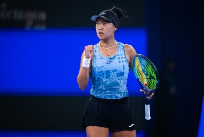 李安在2026年10月14日武汉网球公开赛女单第二轮比赛中握拳