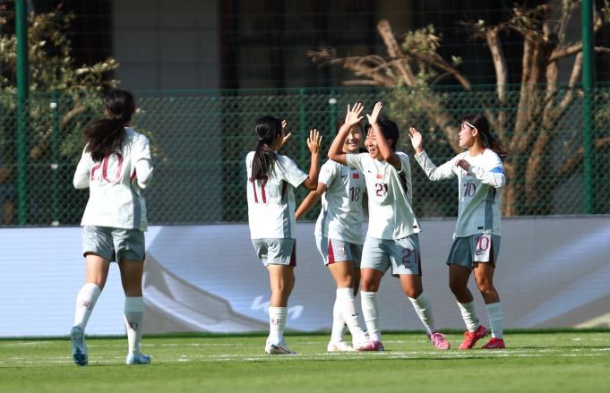 中国U-17女足球员在对阵肯尼亚的U-17女足世界杯比赛中庆祝,来自中国足协本场战报。