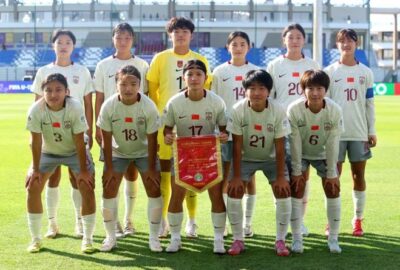 中国U-17女足在2026年U-17女足世界杯首轮对阵肯尼亚时的赛前合影，来自中国足协本场战报。