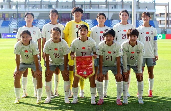 中国U-17女足在2026年U-17女足世界杯首轮对阵肯尼亚时的赛前合影，来自中国足协本场战报。