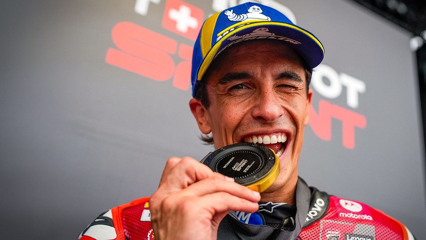 2026 Australian MotoGP Sprint winner Marc Márquez holds his Sprint medal.
