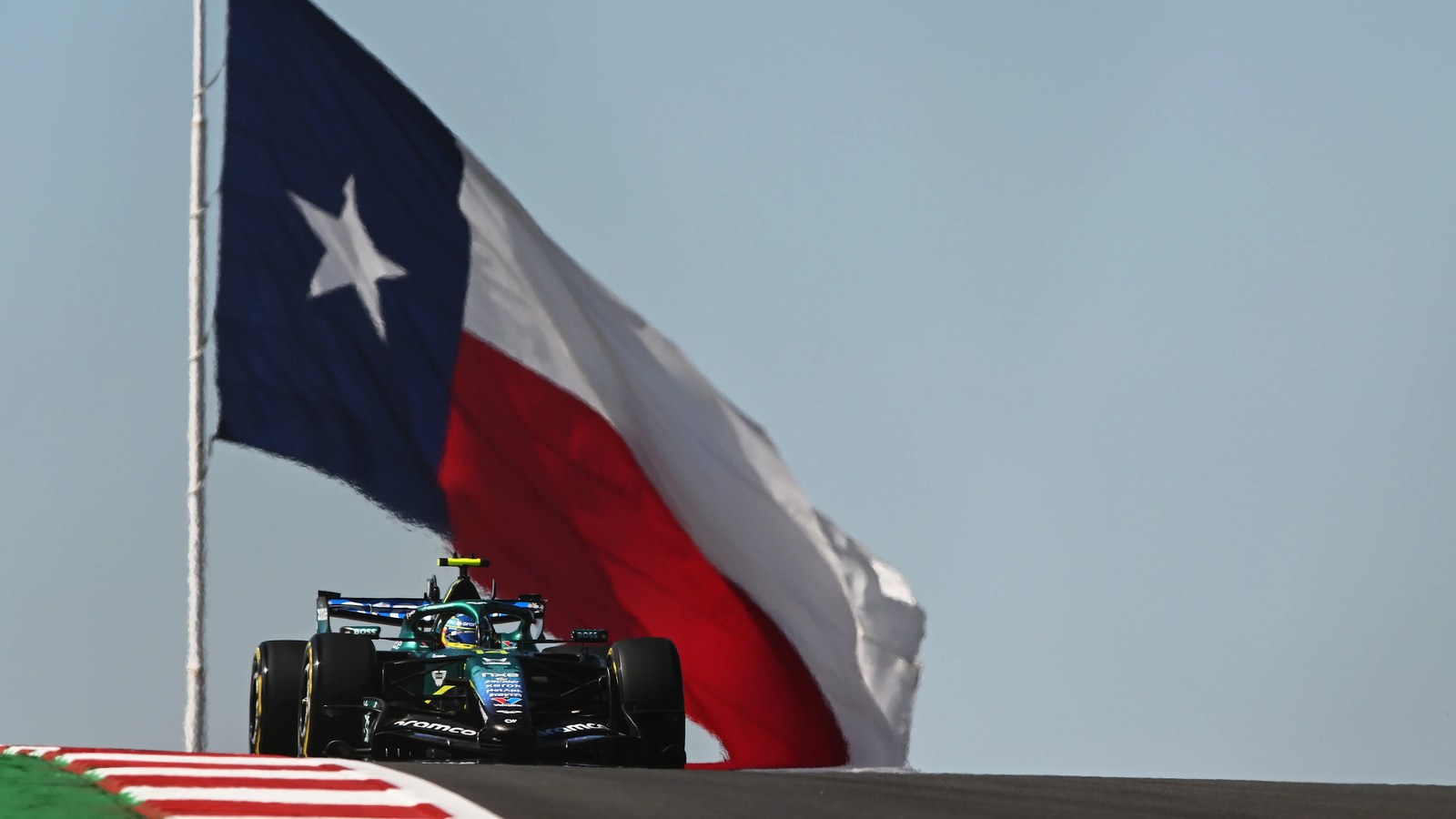 2026年10月23日F1美国站，阿隆索驾驶14号阿斯顿·马丁赛车。