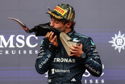 2026年10月25日F1美国站正赛后，安东内利亲吻冠军奖杯