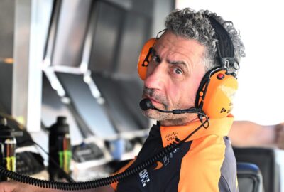 2026年9月11日西班牙站练习期间，迈凯伦领队斯特拉在指挥台上