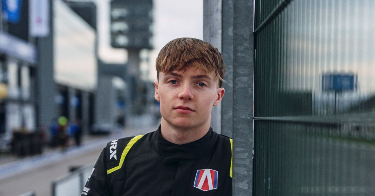 Callum Voisin in Andretti team clothing in the official announcement portrait