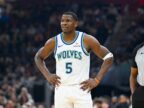ティンバーウルブズの公式負傷発表に使われた、背番号5のユニフォームを着るエドワーズの試合資料写真。手術時の写真ではない
