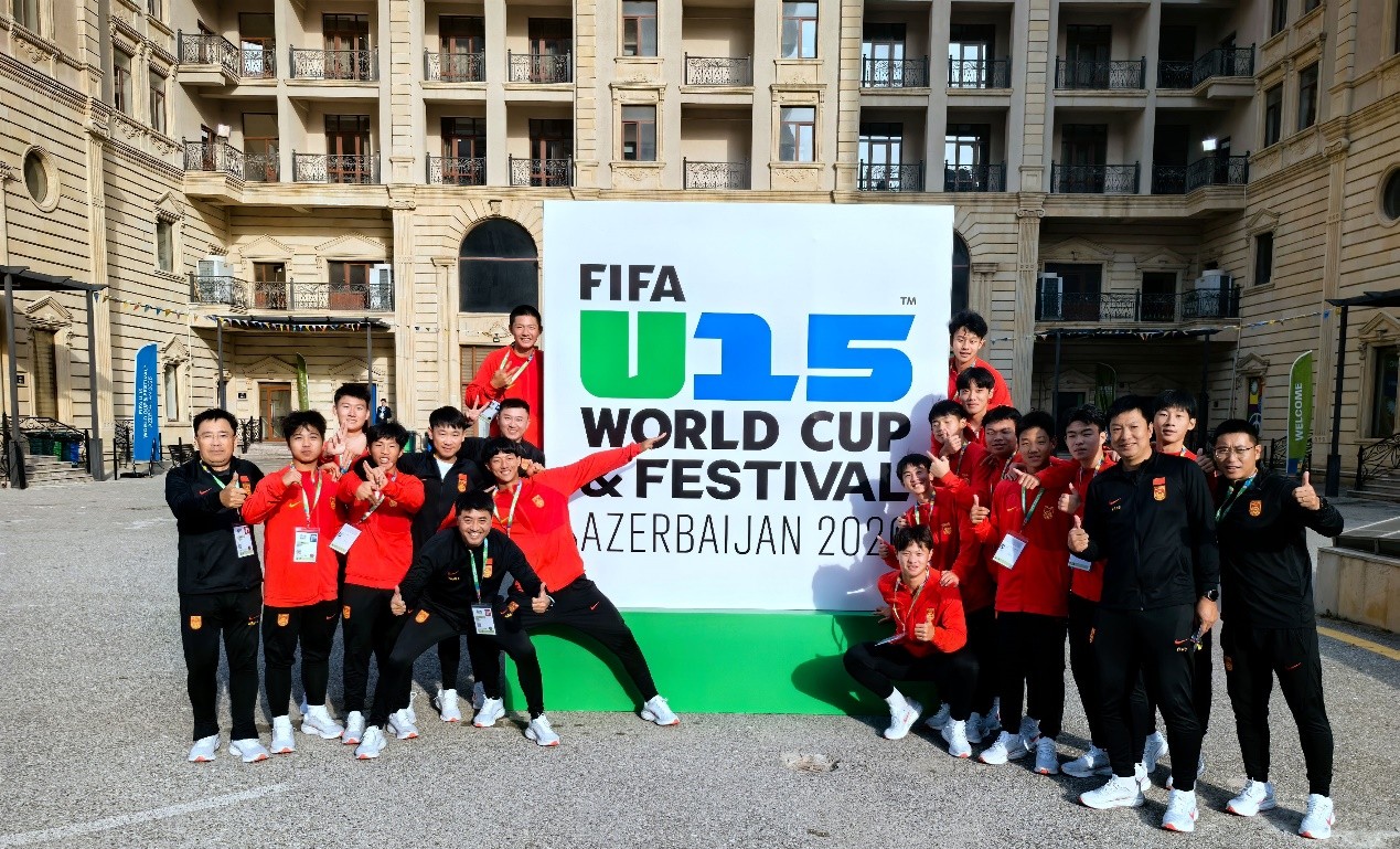 2026年アゼルバイジャンのU15ワールドカップ兼フットボールフェスティバルで集合写真に収まる中国男子代表