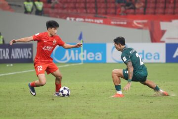 红衣22号带球面对防守