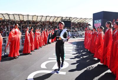 安东内利在2026年西班牙马德里大奖赛获胜后手持奖杯与香槟