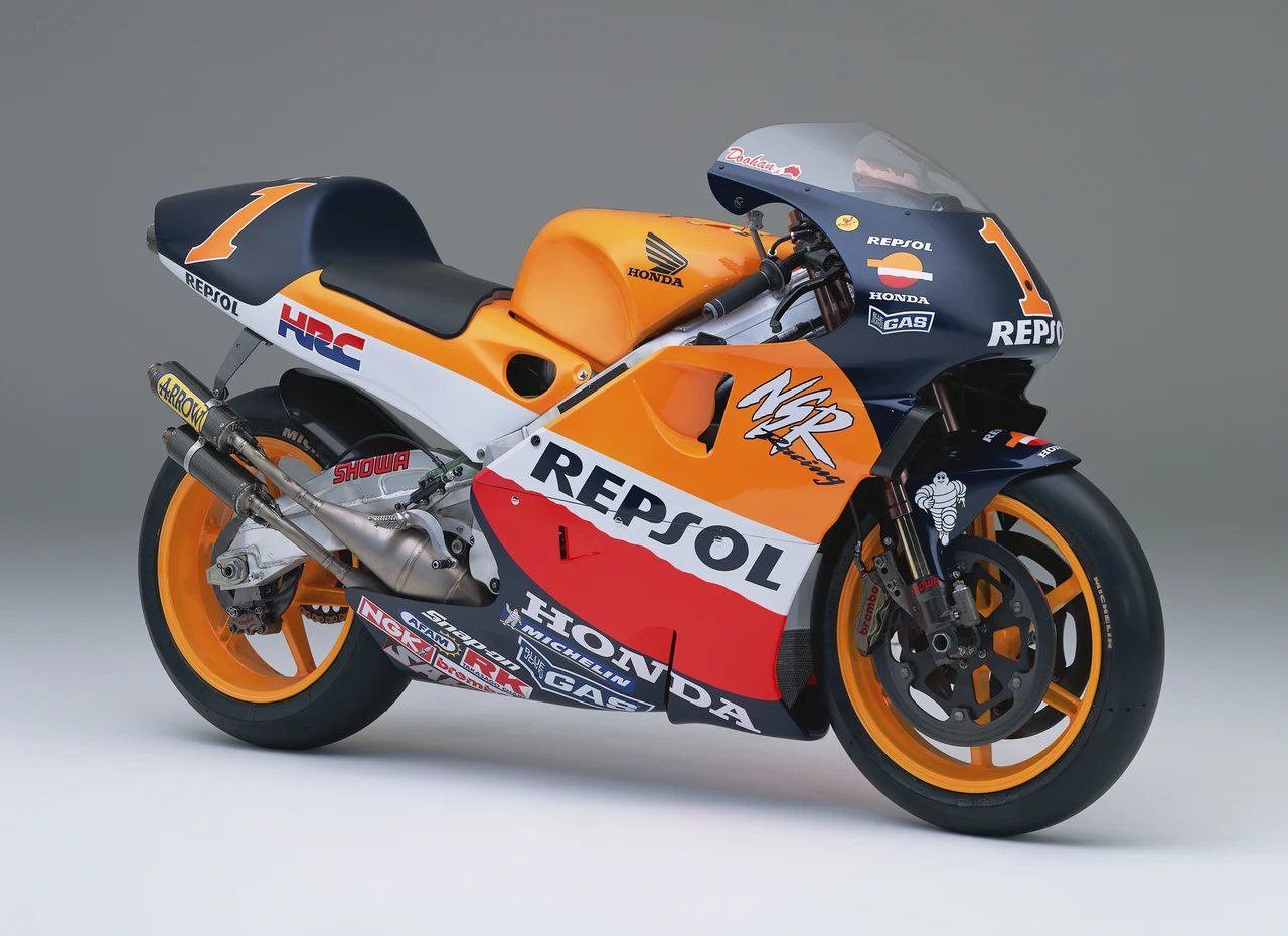 Box Repsolのアーカイブにある、ドゥーハンの1999年型Honda NSR500の静態展示。