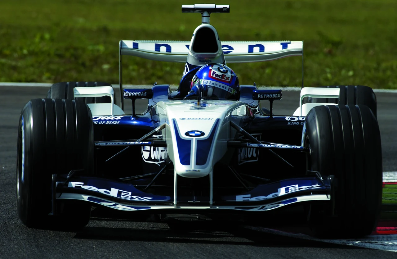 ウィリアムズBMW FW25を駆るモントーヤ。BMWのメディアアーカイブには2003年9月とあるが、具体的な大会は明記されていない。