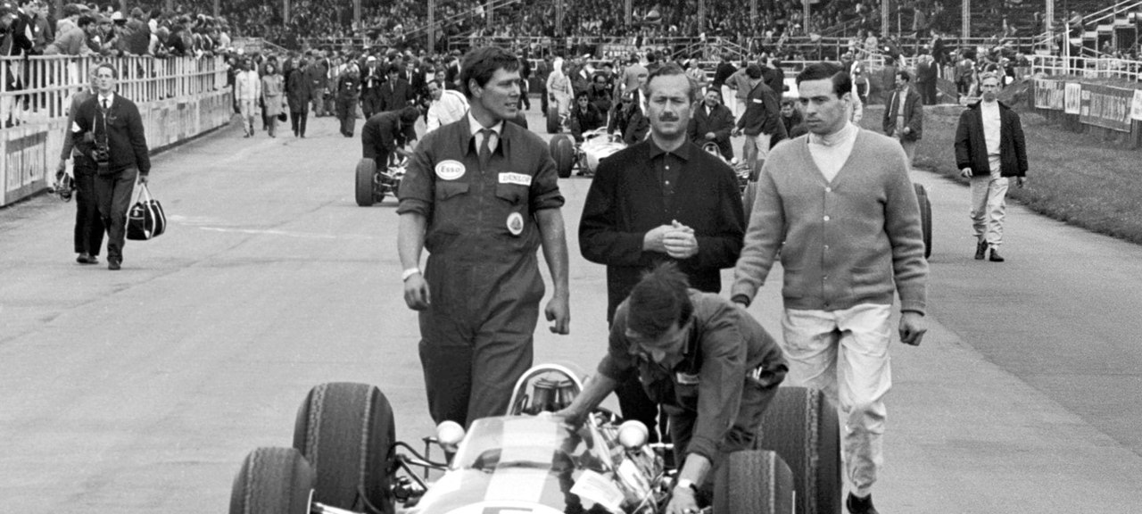 Jim Clark, Colin Chapman and Lotus team members at a circuit. Jim Clark Trust archive; the exact date is unconfirmed.