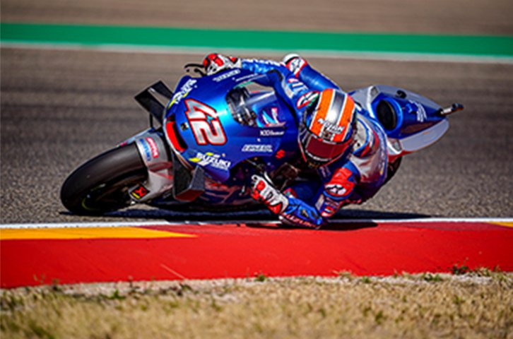 2020年アラゴンGPで42号車のGSX-RRに乗るアレックス・リンス。スズキ100周年の回顧写真