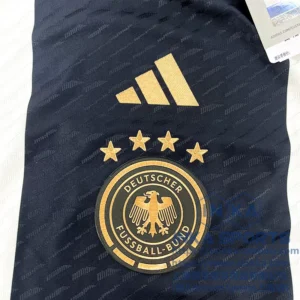 adidas 2022德国主场球员版球衣 HF1693 — 商品实拍3