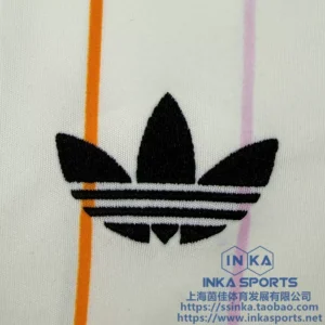 adidas 2026日本客场长袖球迷版球衣 JZ9697 — 商品实拍4